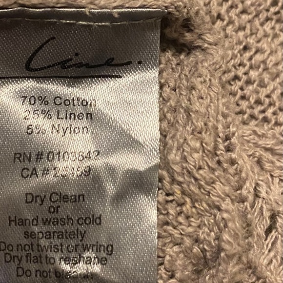 Line Lightweight Sweater - Picture 3 of 5